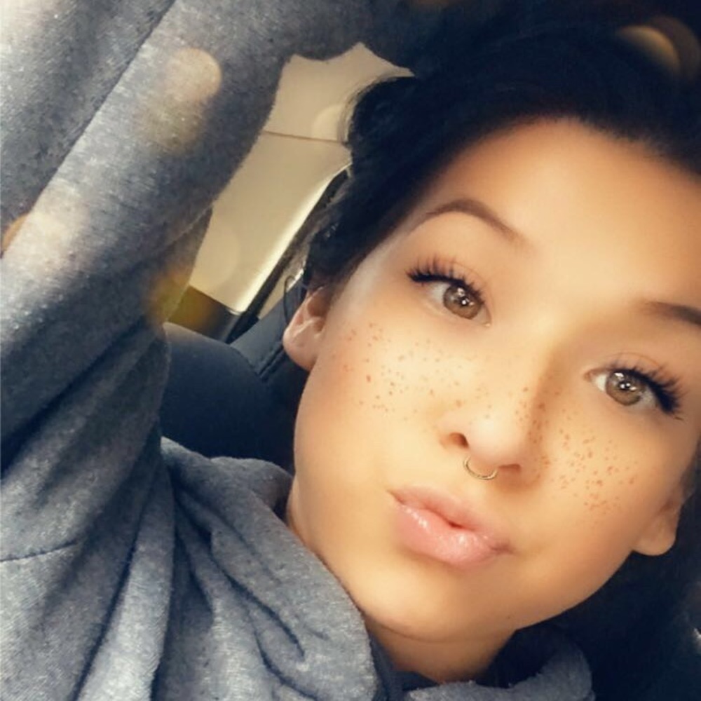 Meet your Posher, Mia